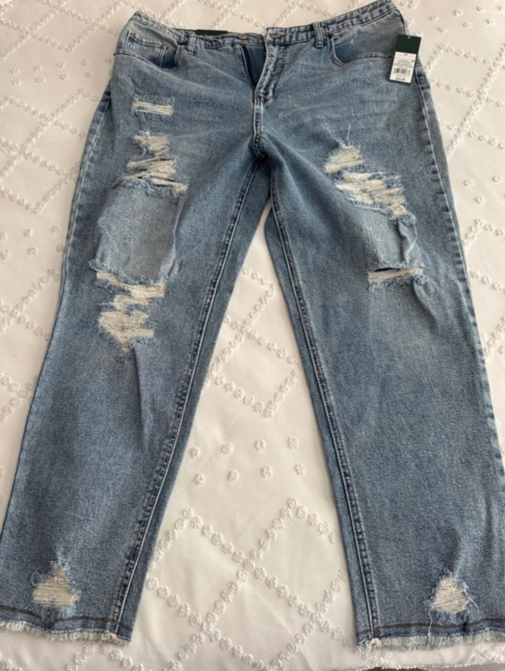 NWT Wild Fable Women's Size 16 Distressed Ripped Jeans Light Wash Raw Hem